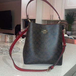 ❤️FINAL SALE❤️COACH Town Bucket Bag In Signature Canvas